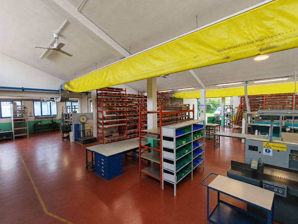 locale commerciale in vendita a Schio in zona Vegri