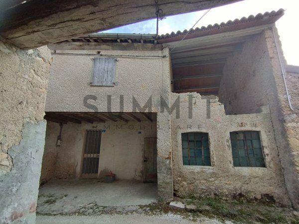 casale in vendita a Schio in zona Tretto
