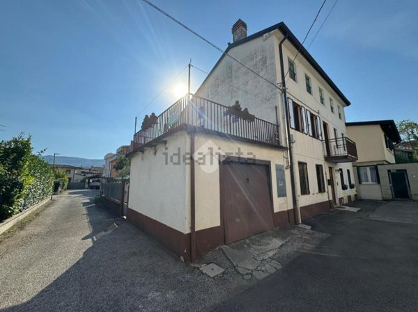 casa indipendente in vendita a Schio in zona Magrè