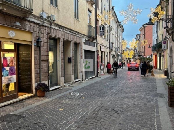 negozio in vendita a Schio in zona Monte Magrè