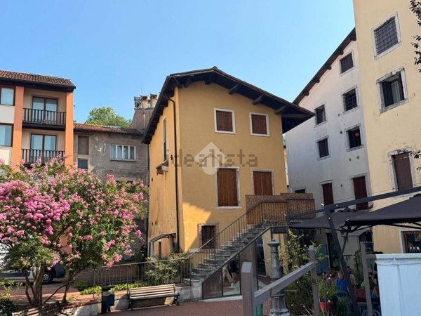 appartamento in vendita a Schio in zona Monte Magrè