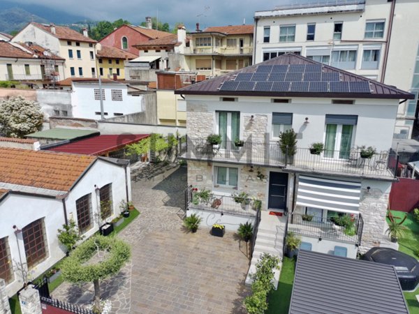 casa indipendente in vendita a Schio in zona Monte Magrè