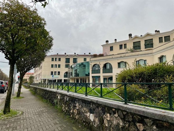 ufficio in vendita a Schio in zona Monte Magrè