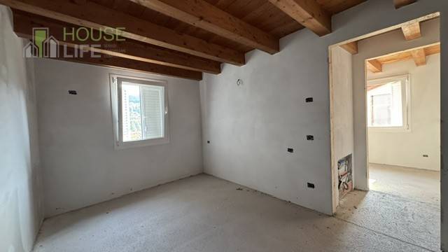 casa indipendente in vendita a Schio in zona Monte Magrè