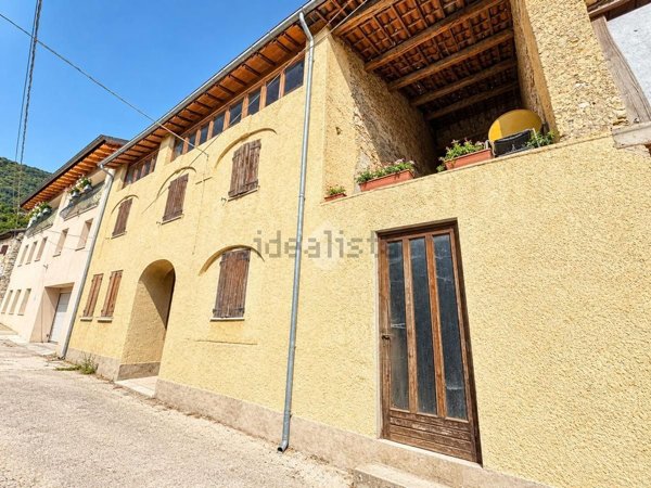 casa indipendente in vendita a Schio in zona Tretto