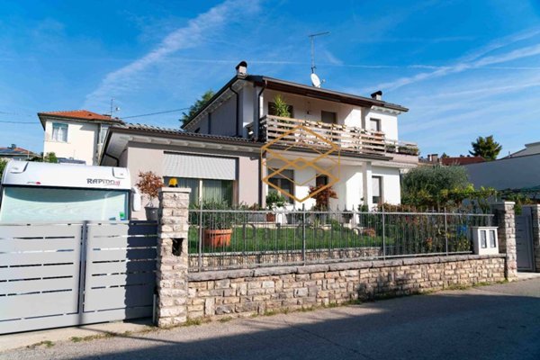 casa indipendente in vendita a Schio in zona Santa Croce