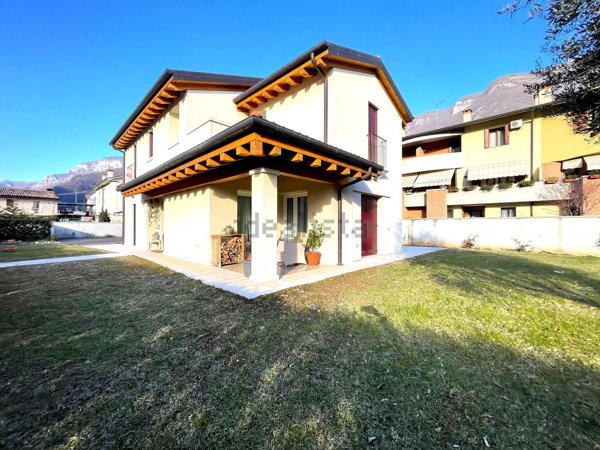 casa indipendente in vendita a Solagna
