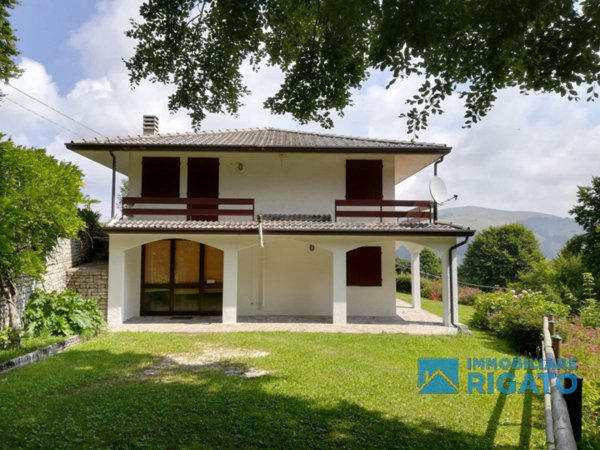 casa indipendente in vendita a Solagna