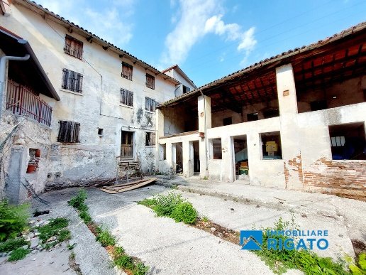 esavano in vendita a Solagna in zona Bresagge