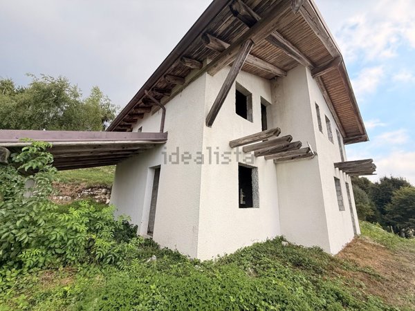 casa indipendente in vendita a Solagna