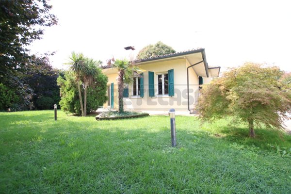 casa indipendente in vendita a Sossano in zona Colloredo