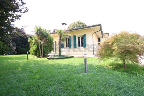 casa indipendente in vendita a Sossano in zona Colloredo