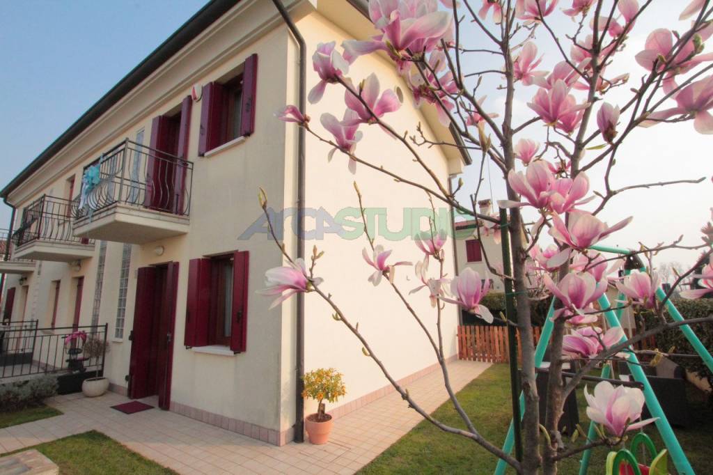 casa indipendente in vendita a Tezze sul Brenta in zona Stroppari