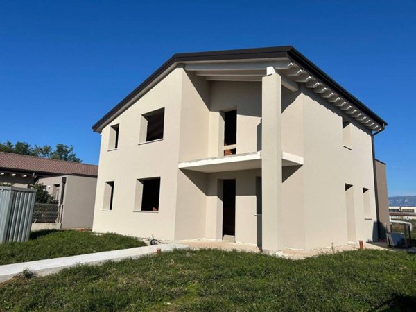 casa indipendente in vendita a Tezze sul Brenta