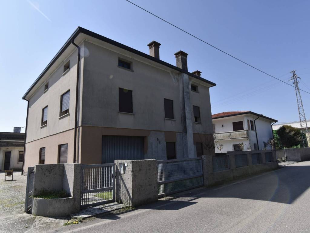 casa indipendente in vendita a Tezze sul Brenta in zona Belvedere