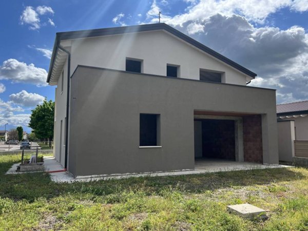 casa indipendente in vendita a Tezze sul Brenta