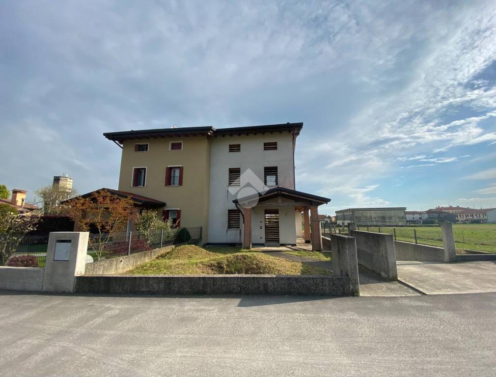 casa indipendente in vendita a Tezze sul Brenta in zona Belvedere
