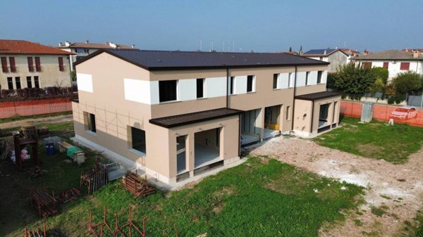 casa indipendente in vendita a Tezze sul Brenta in zona Tezze