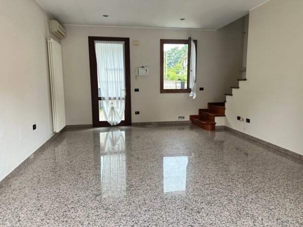 casa indipendente in vendita a Tezze sul Brenta
