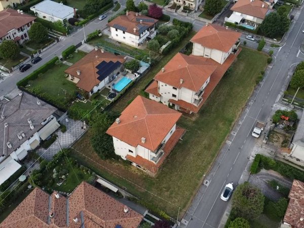 intera palazzina in vendita a Tezze sul Brenta in zona Belvedere