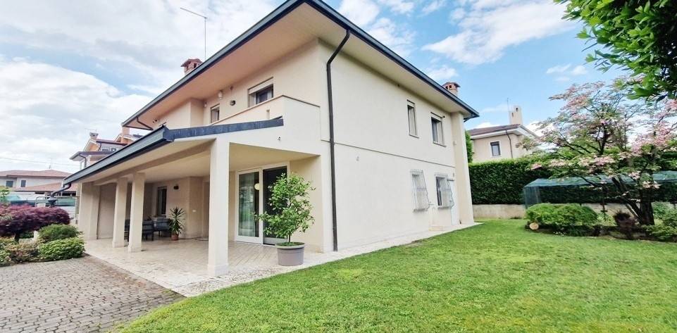 casa indipendente in vendita a Tezze sul Brenta