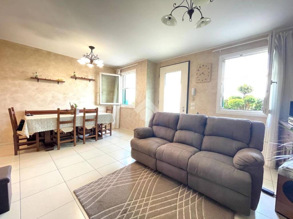 casa indipendente in vendita a Tezze sul Brenta in zona Belvedere