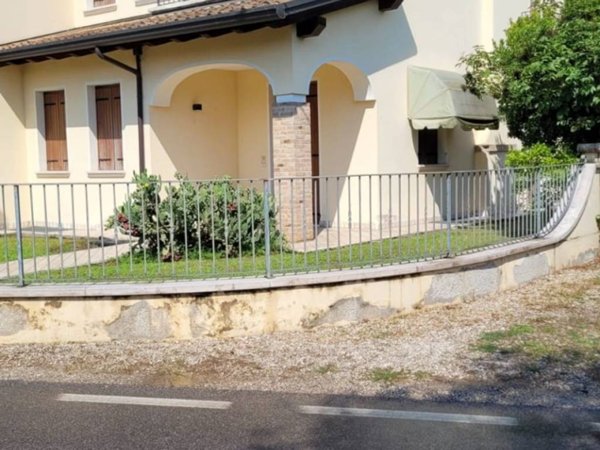 casa indipendente in vendita a Tezze sul Brenta in zona Tezze