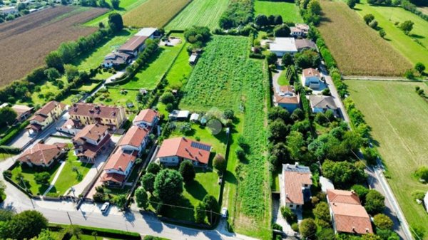 terreno edificabile in vendita a Tezze sul Brenta in zona Granella