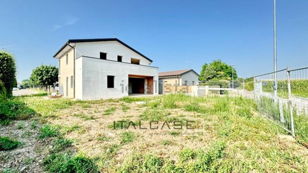 casa indipendente in vendita a Tezze sul Brenta