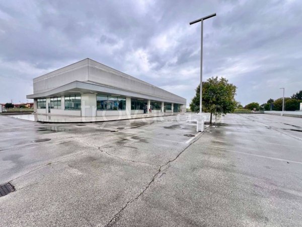 negozio in vendita a Tezze sul Brenta in zona Belvedere