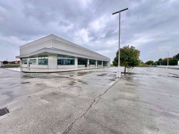 negozio in vendita a Tezze sul Brenta in zona Belvedere