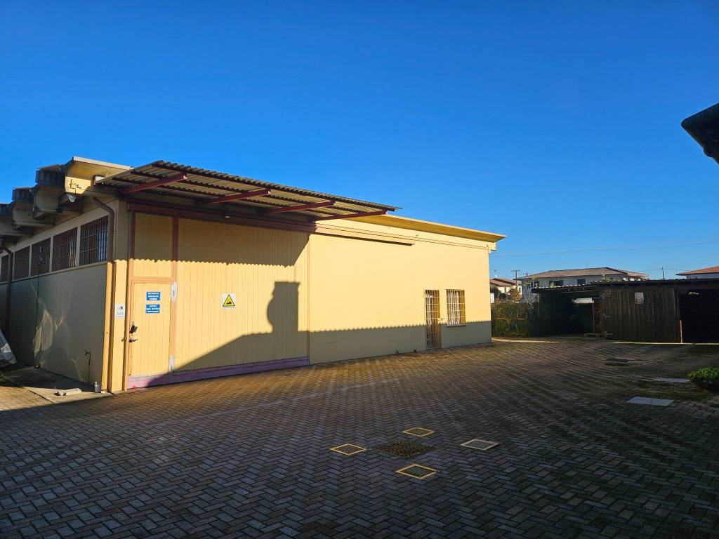 locale commerciale in vendita a Tezze sul Brenta in zona Belvedere