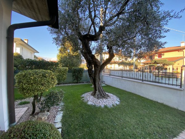 casa indipendente in vendita a Tezze sul Brenta in zona Stroppari