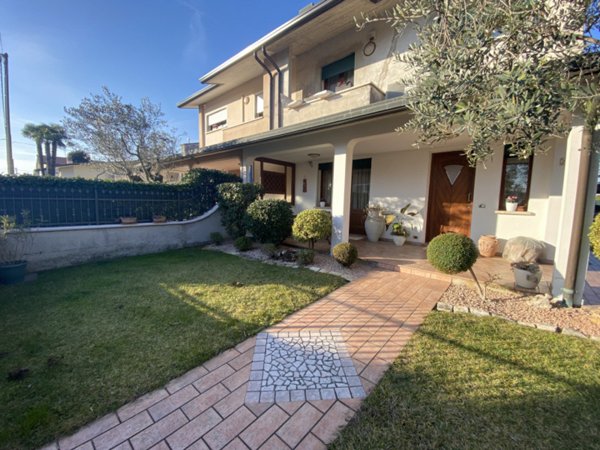 casa indipendente in vendita a Tezze sul Brenta in zona Stroppari