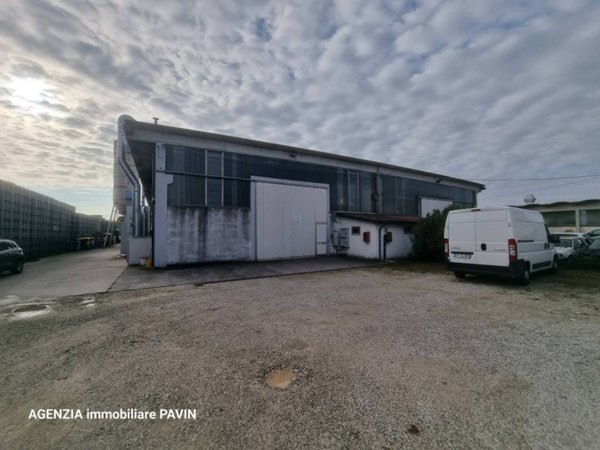 locale commerciale in vendita a Tezze sul Brenta in zona Belvedere