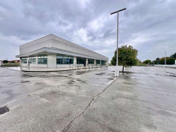 locale di sgombero in vendita a Tezze sul Brenta