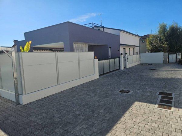 casa indipendente in vendita a Tezze sul Brenta in zona Tezze