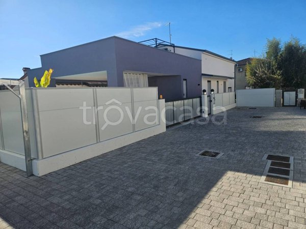 casa indipendente in vendita a Tezze sul Brenta in zona Tezze
