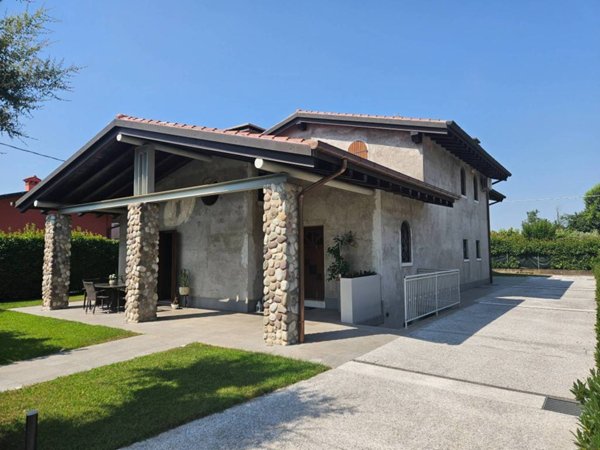 casa indipendente in vendita a Tezze sul Brenta in zona Belvedere