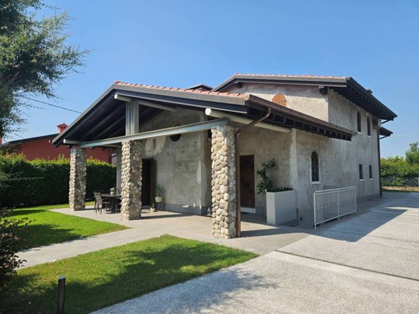 casa indipendente in vendita a Tezze sul Brenta in zona Belvedere