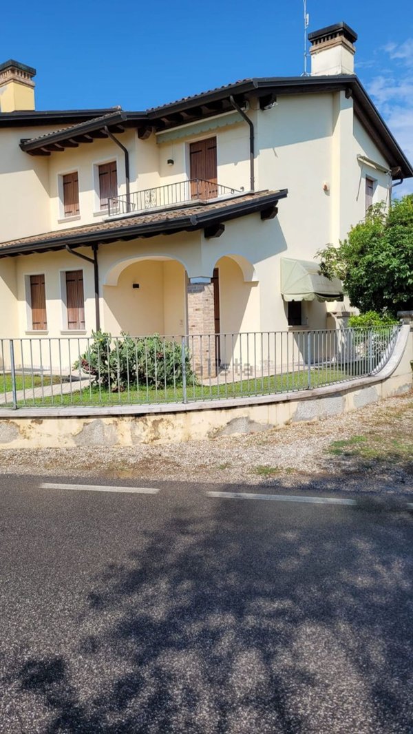 casa indipendente in vendita a Tezze sul Brenta