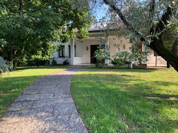 casa indipendente in vendita a Tezze sul Brenta