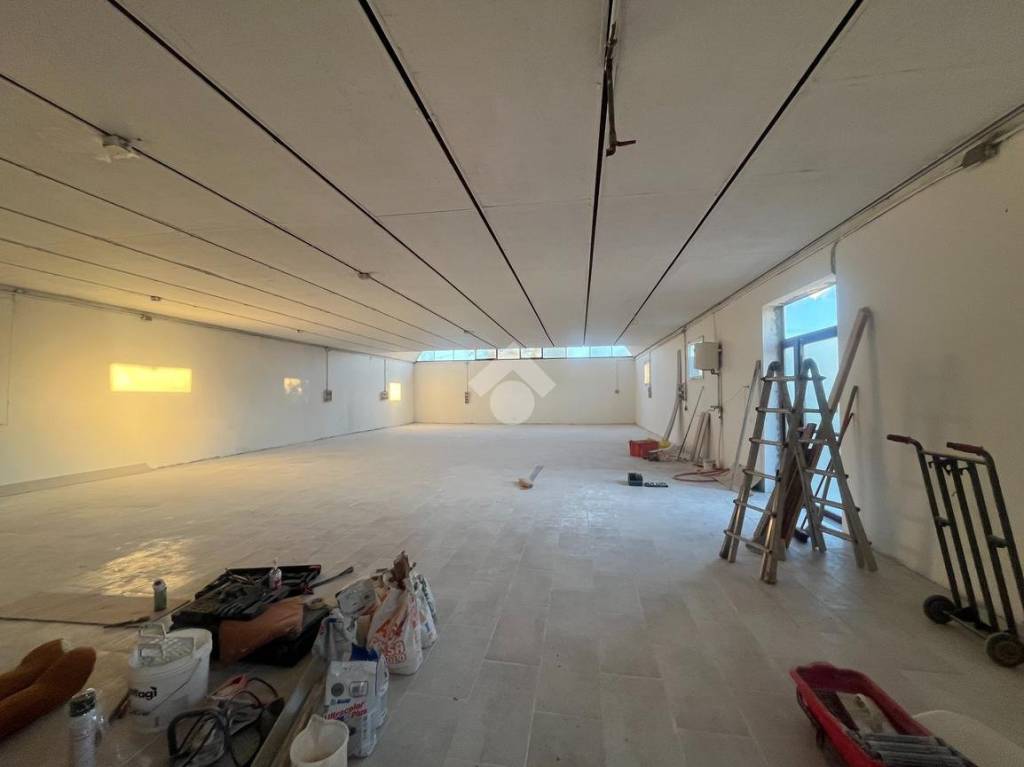 locale di sgombero in vendita a Tezze sul Brenta