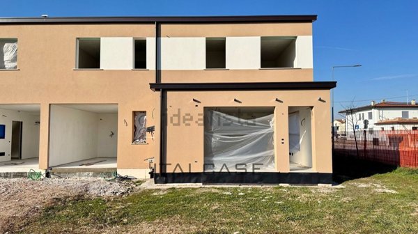 casa indipendente in vendita a Tezze sul Brenta