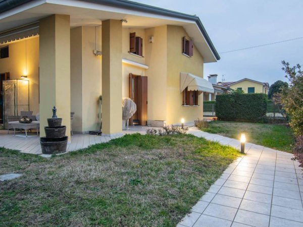 casa indipendente in vendita a Tezze sul Brenta in zona Tezze