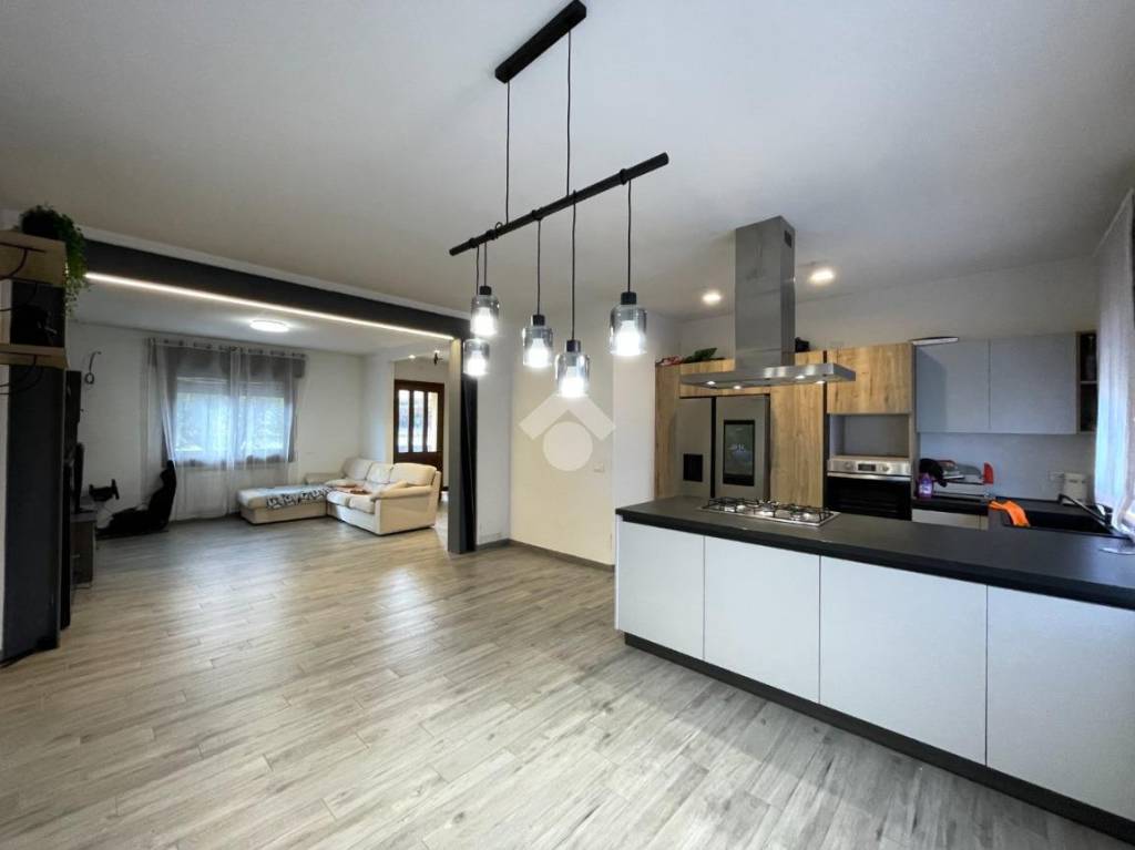 casa indipendente in vendita a Tezze sul Brenta in zona Tezze