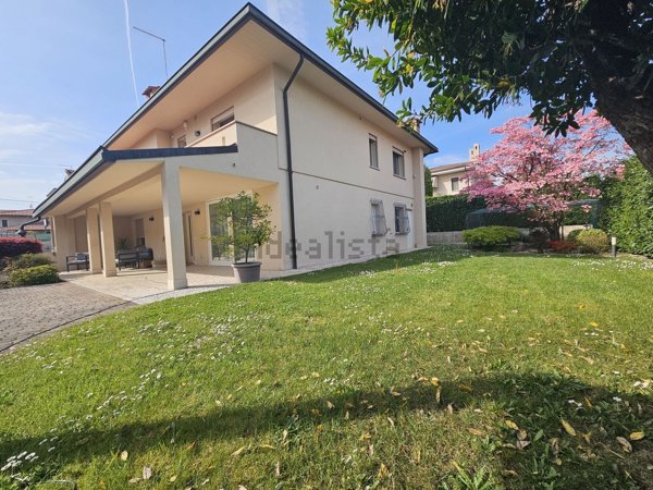 casa indipendente in vendita a Tezze sul Brenta