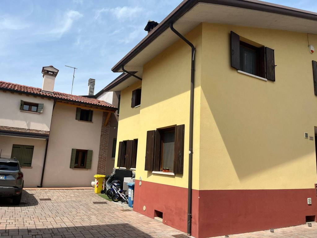 casa indipendente in vendita a Tezze sul Brenta