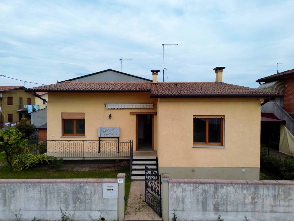 casa indipendente in vendita a Tezze sul Brenta in zona Belvedere
