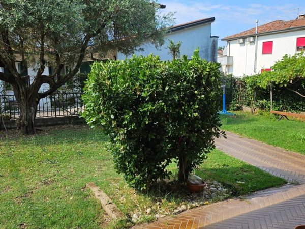 casa indipendente in vendita a Tezze sul Brenta